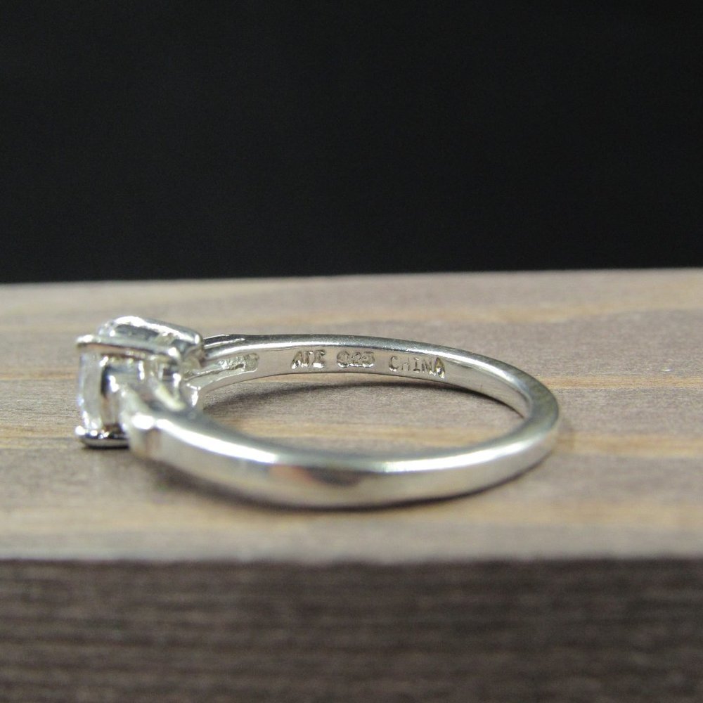 Size 6 Sterling Silver Clear Cubic Zirconia Ring - Picture 5 of 8